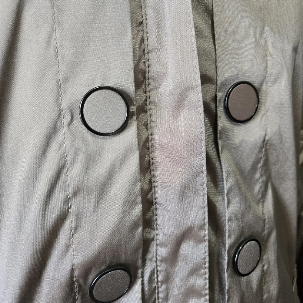 CREENSTONE NWT Metallic Tan Double-Breasted Coat. Size 42/ Med - Picture 3 of 16